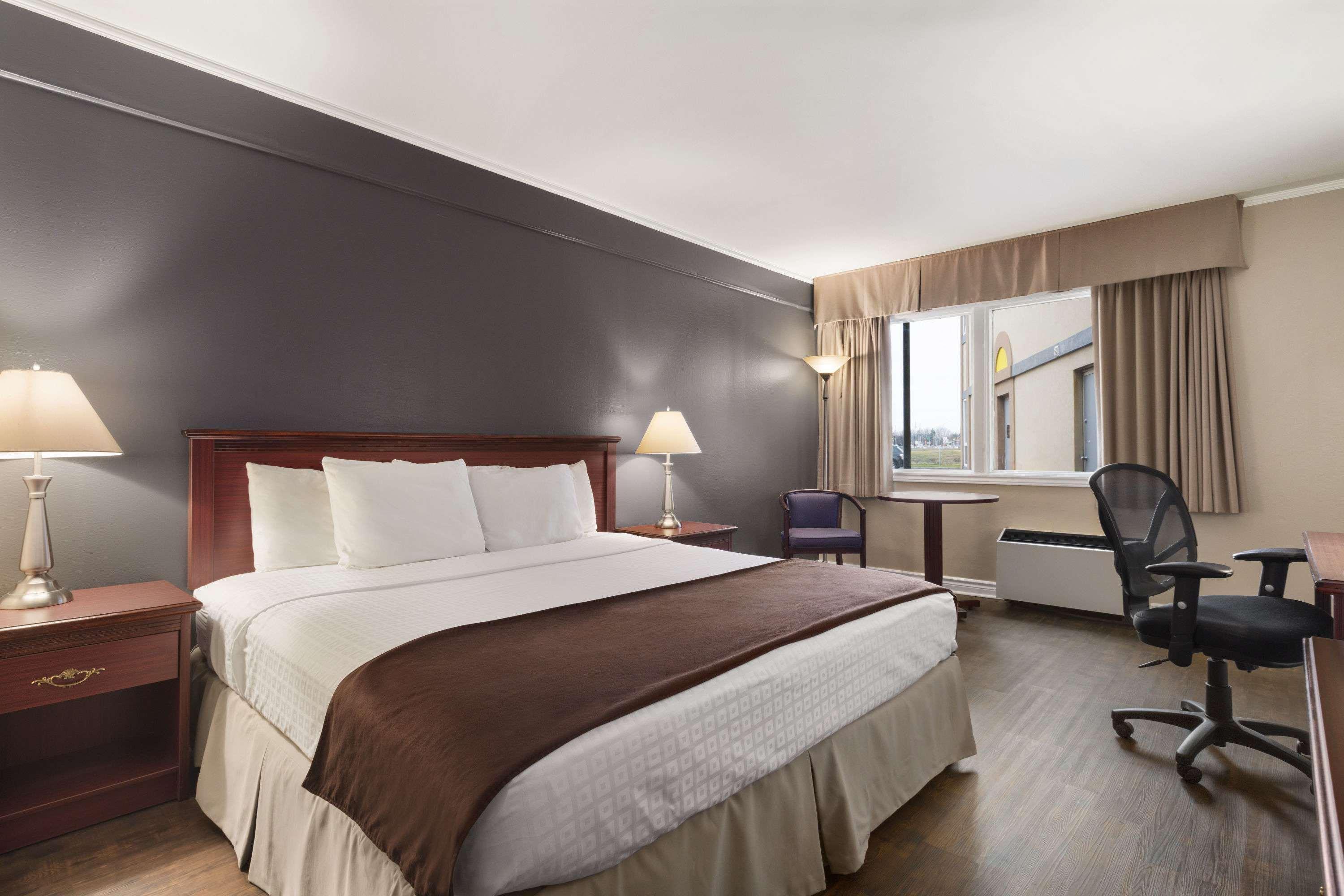 Days Inn By Wyndham ברוקוויל מראה חיצוני תמונה