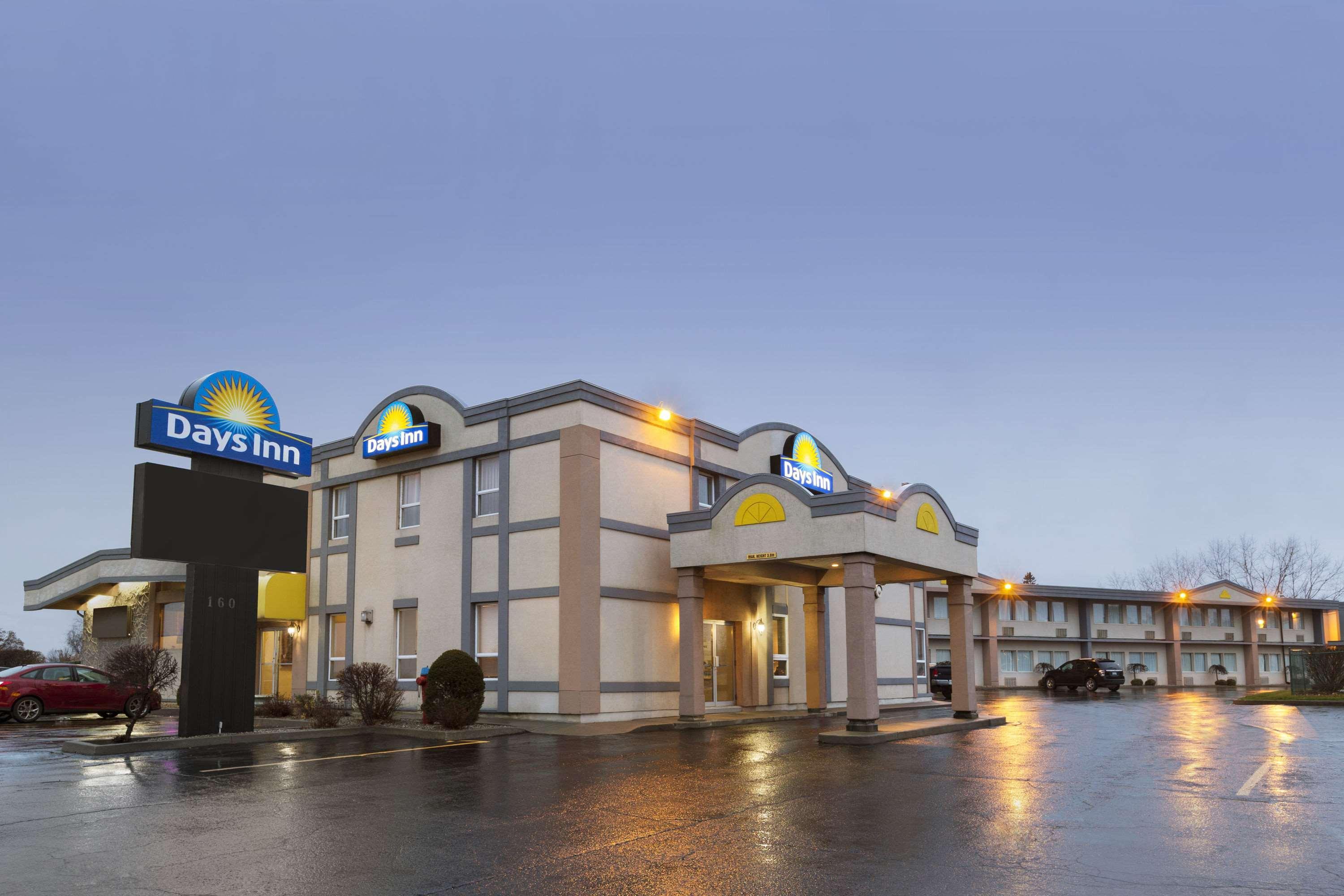 Days Inn By Wyndham ברוקוויל מראה חיצוני תמונה