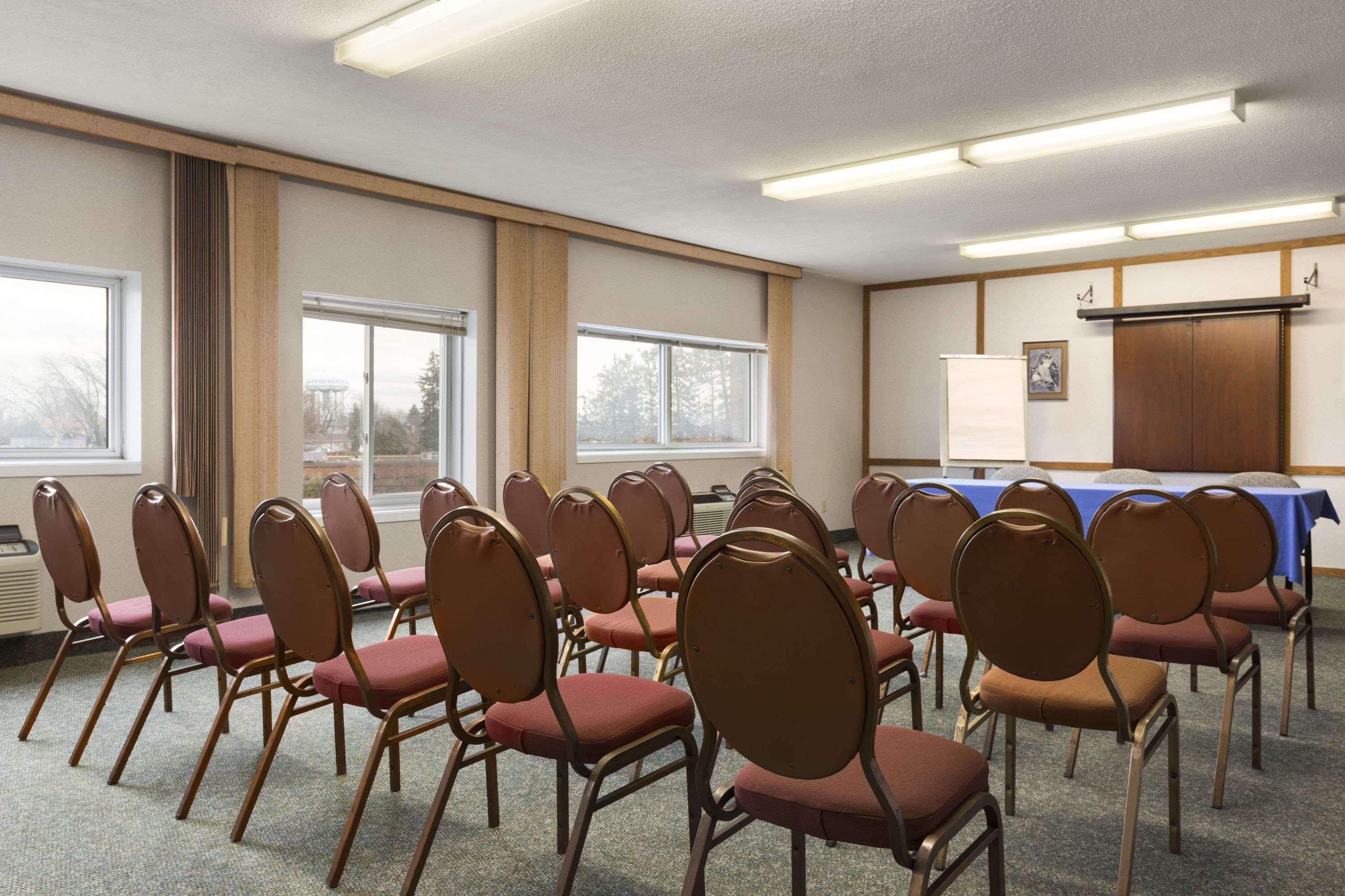 Days Inn By Wyndham ברוקוויל מראה חיצוני תמונה