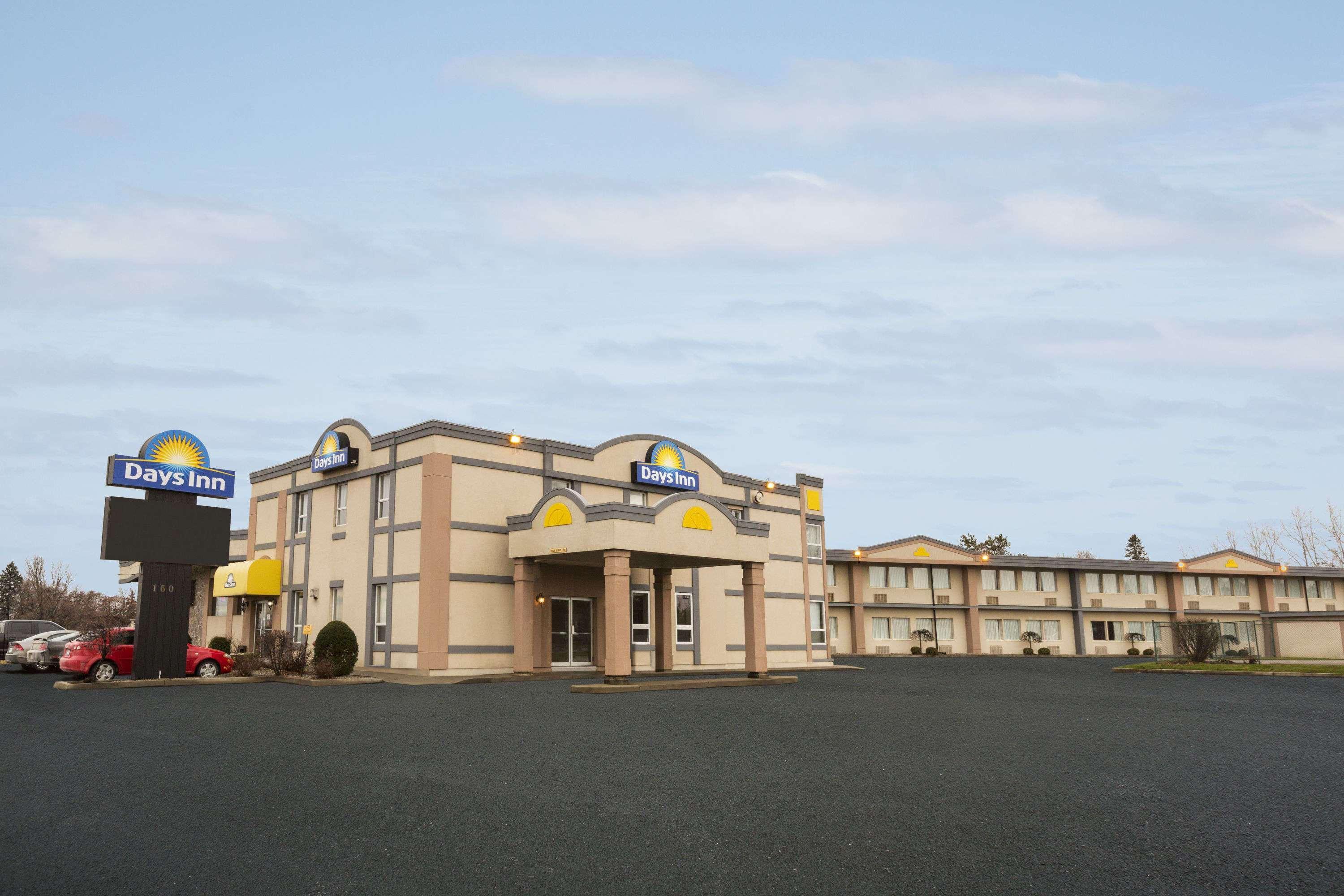 Days Inn By Wyndham ברוקוויל מראה חיצוני תמונה