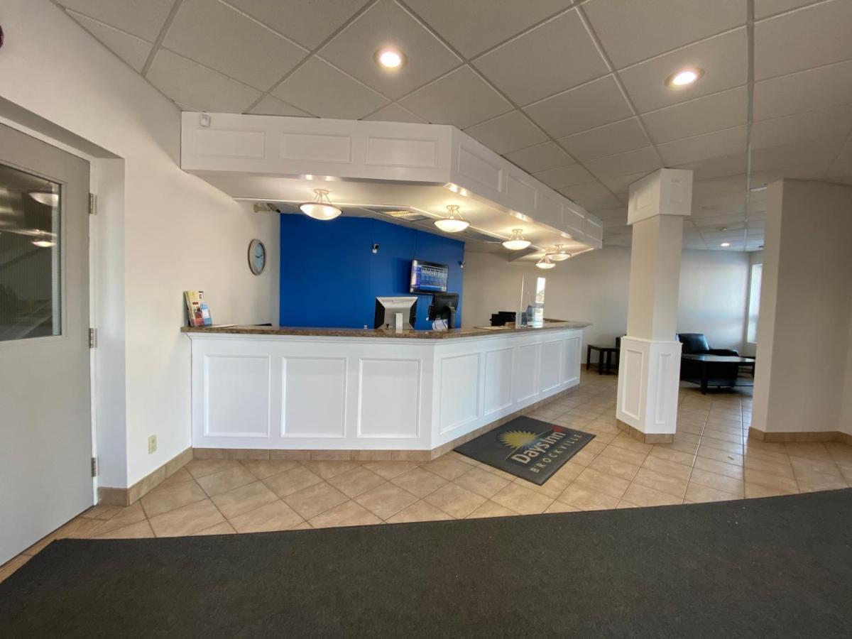 Days Inn By Wyndham ברוקוויל מראה חיצוני תמונה